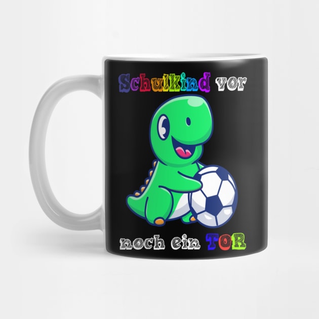 Schulstart Dino Schulkind vor noch ein Tor Fußball T shirt by chilla09